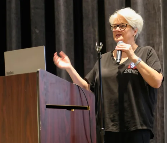 Indian Creek learns of online services